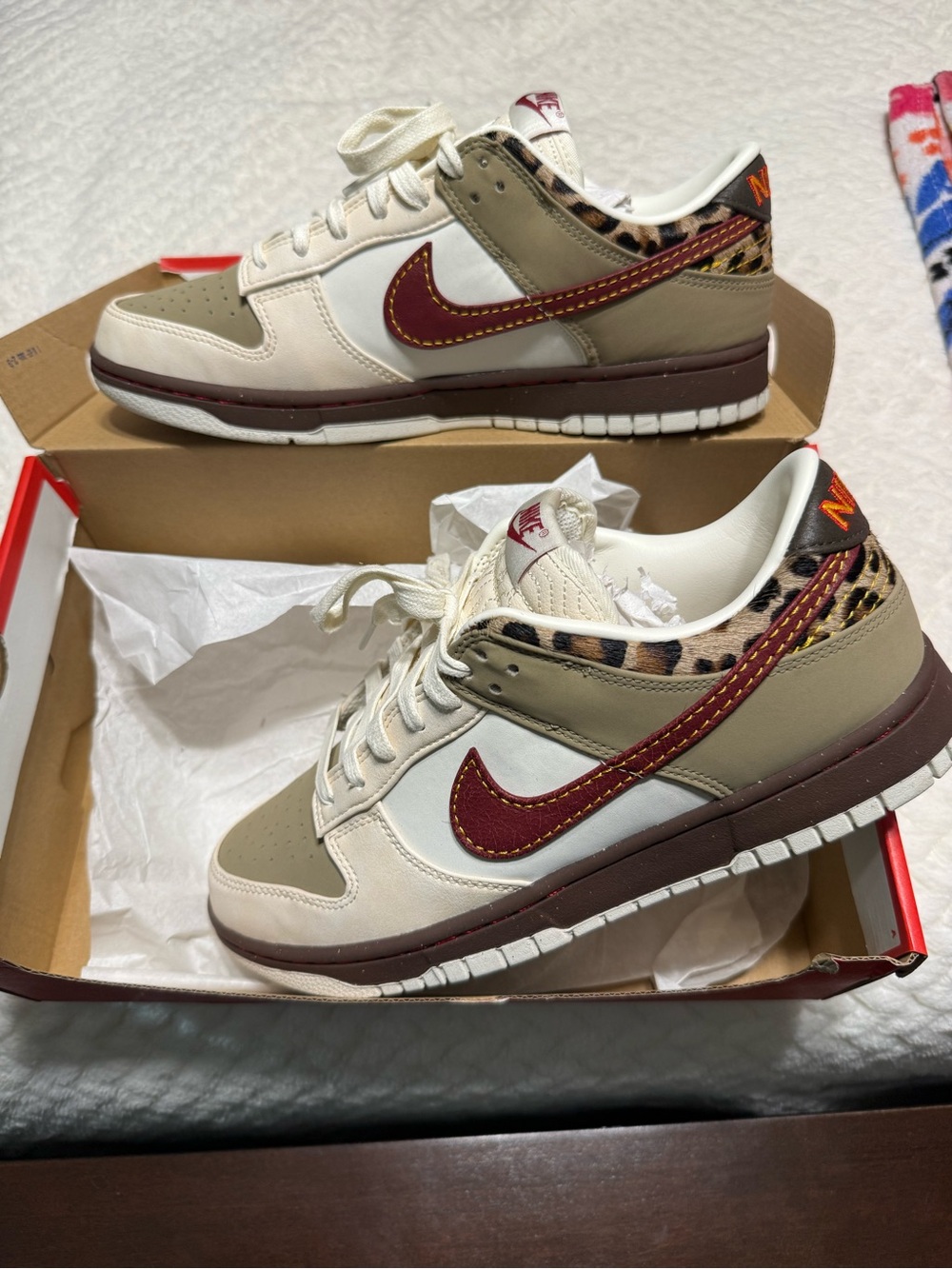 Men's Low-Top Sneakers in Cream, Olive & Burgundy - Picture 5 of 6